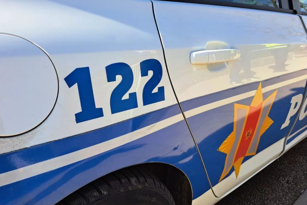 Автомобиль полиции Черногории