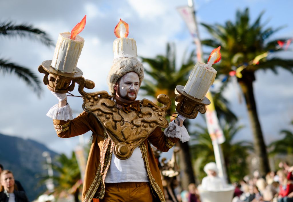 Участник зимнего карнавала в Которе