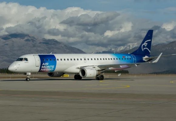 Самолет Air Montenegro