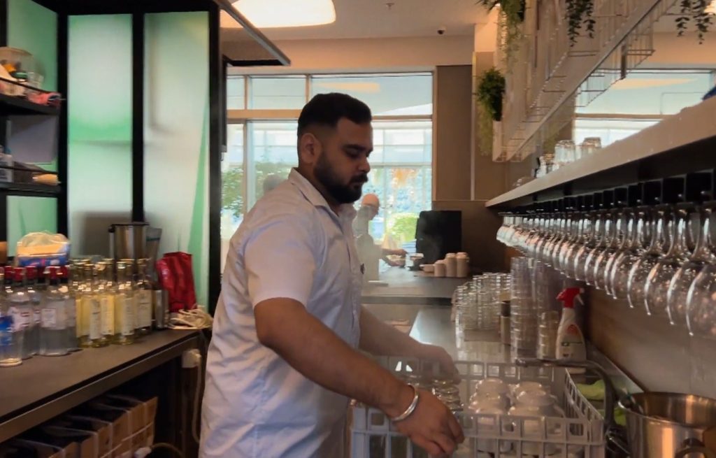 Сотрудник заведения общественного питания