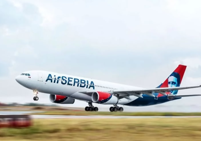 Самолет авиакомпании Air Serbia