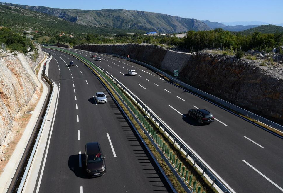 Автомобили на дорогах Черногории