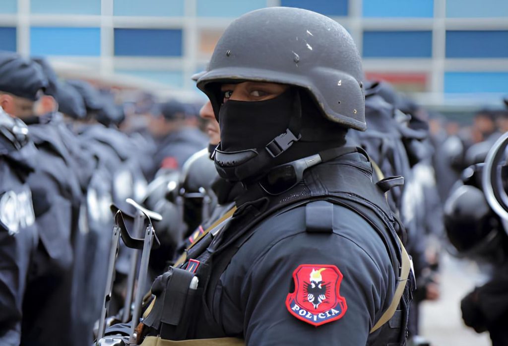 Полицейский Албании