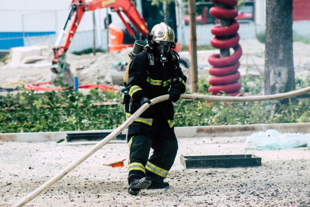 Пожарный в Черногории