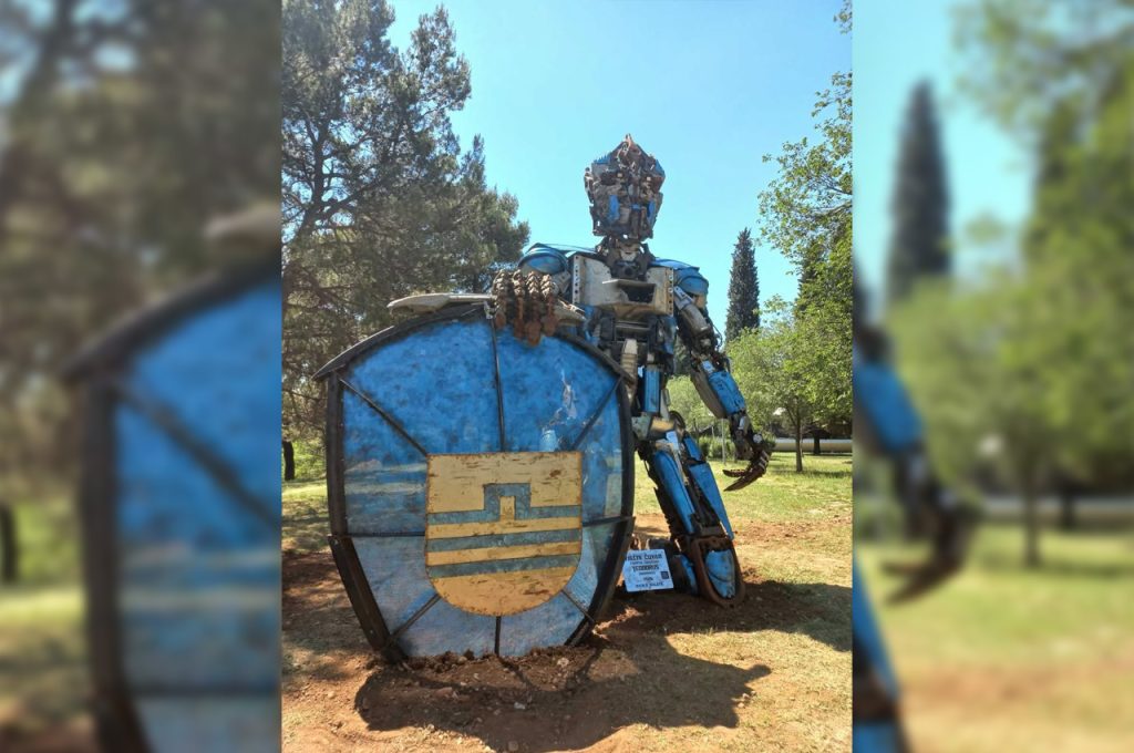Скульптура трансформера в Подгорице