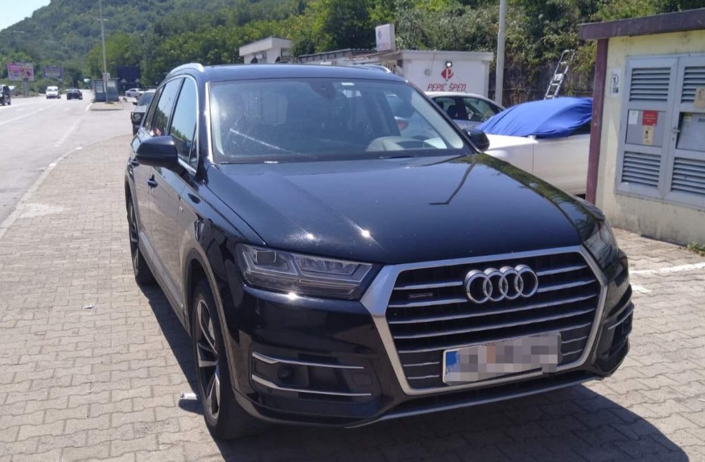Автомобиль Audi Q7