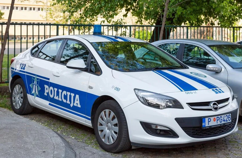 Полицейский автомобиль в Черногории