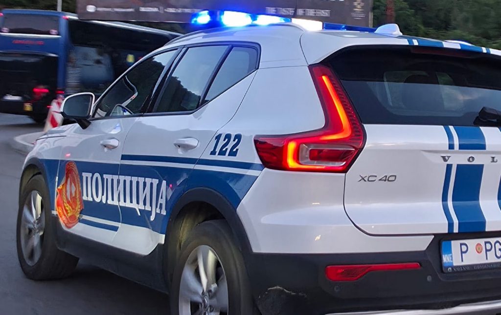 Автомобиль полиции Черногории